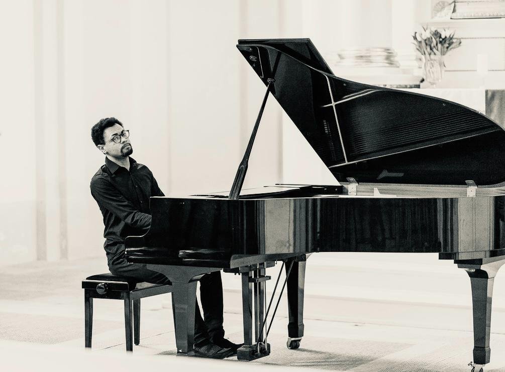 Benjámin Diószegi at the piano